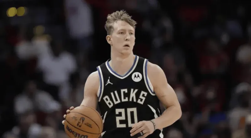 Sharpshooter! AJ Green played 29 minutes, shooting 4-for-8 for 13 points, 1 rebound, and 3 assists.