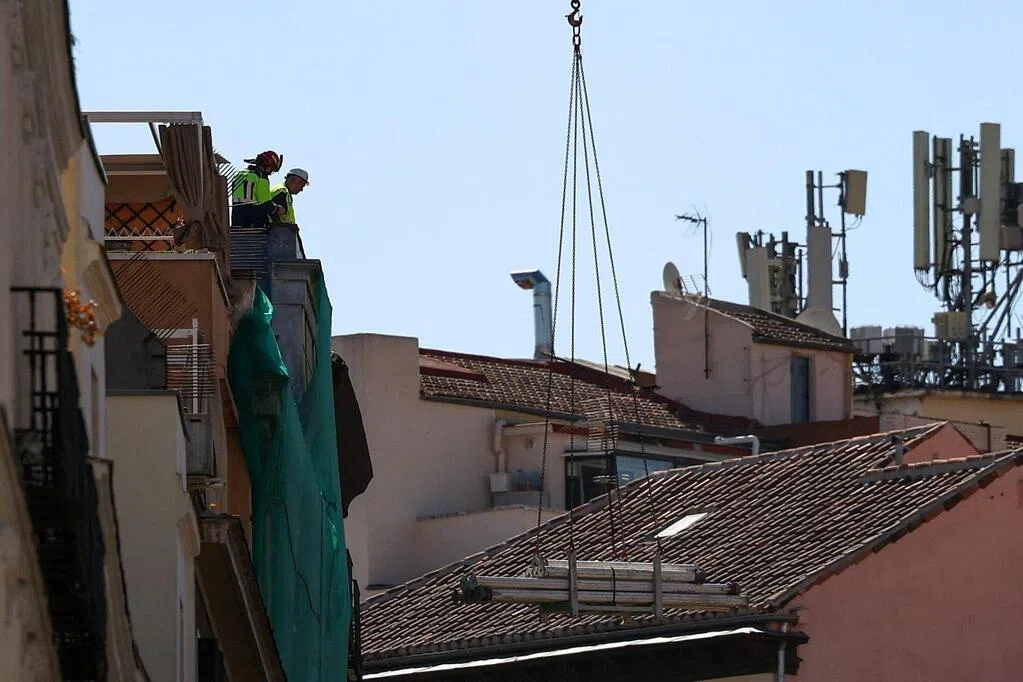 A medieval tower in Rome collapsed, killing one person.