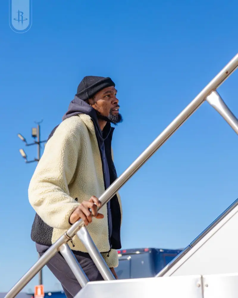 Aiming for a five-game winning streak! Rockets share photos of players boarding the plane on social media: accumulating frequent flyer miles in advance.