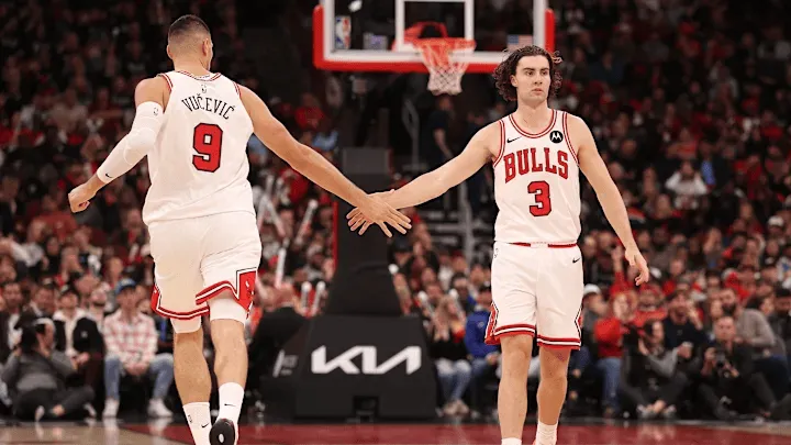 The Bulls rallied from a 24-point deficit to defeat the 76ers and climb to the top of the Eastern Conference with a 6-1 record.