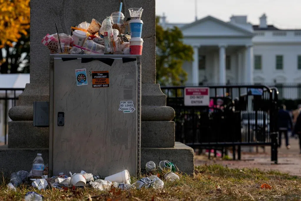 The US government shutdown lasts 36 days, breaking records.