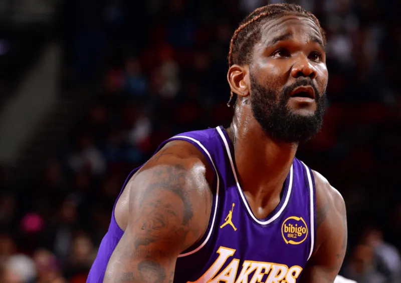 ESPN predicts the Lakers' and Spurs' winning percentages for tomorrow's game: Lakers 55.2%, Spurs 44.8%.