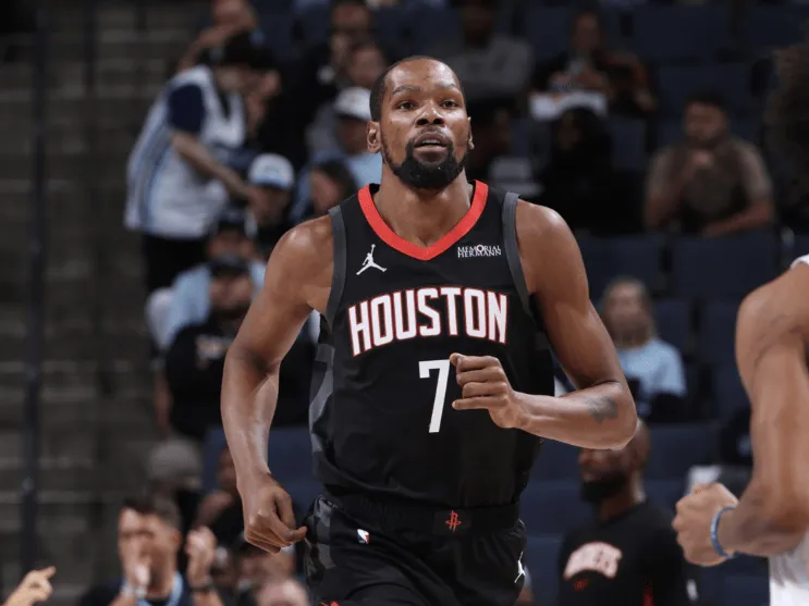 During the game, Durant yelled to Grizzlies fans: Baby, relax while watching the game.