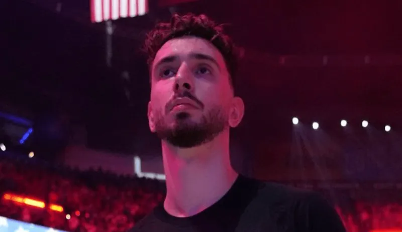 Incredible! Shen Jing has averaged 20.2 points, 10.2 rebounds, and 7.4 assists in his last 5 games, leading the Rockets on a 5-game winning streak.