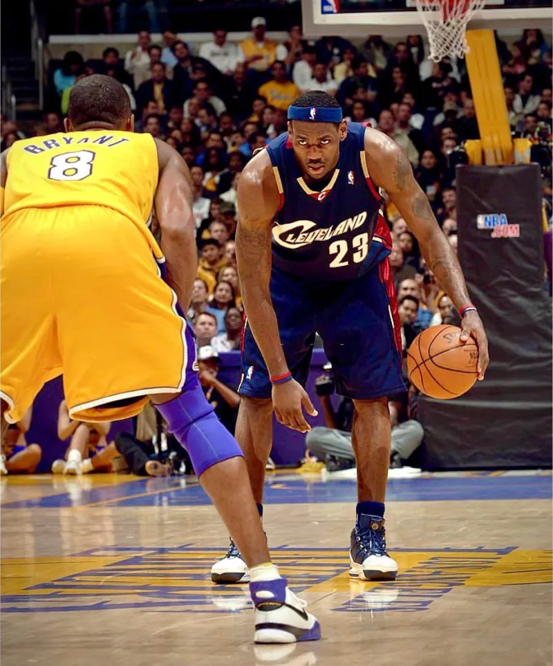 I want to go back in time! A photo of LeBron James and Kobe Bryant facing off in 2006.