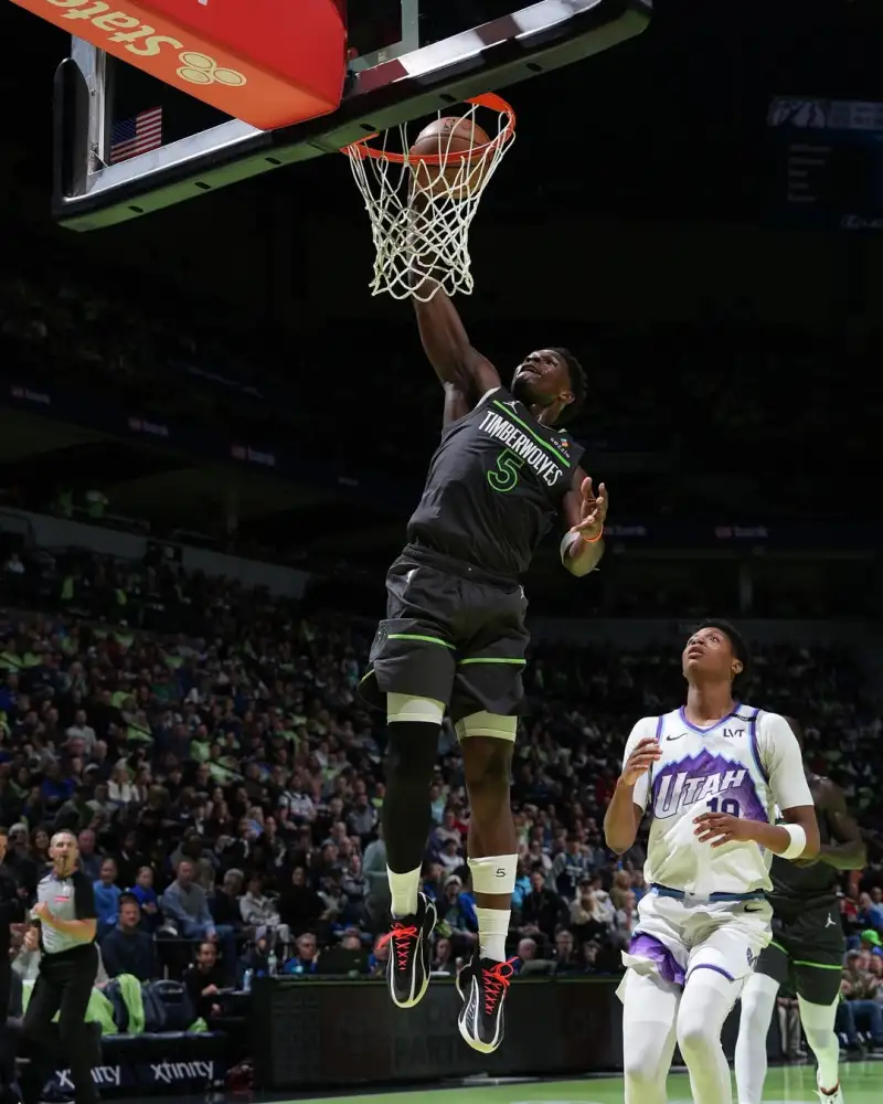 The new Wolf King! Anthony Edwards shares his game photos with fans on Instagram.