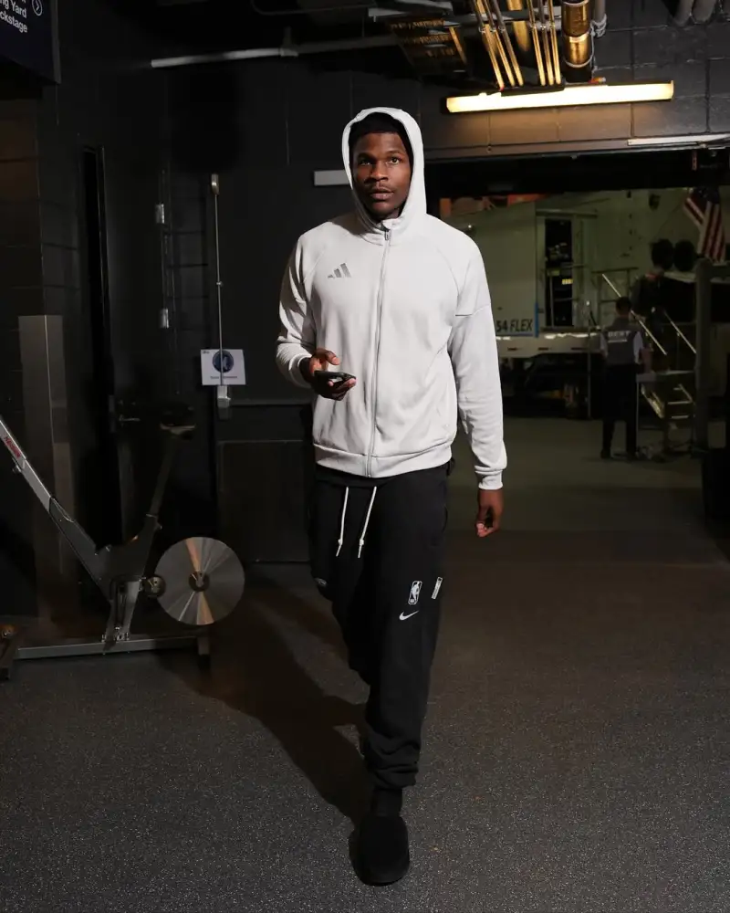 The new Wolf King! Anthony Edwards shares his game photos with fans on Instagram.