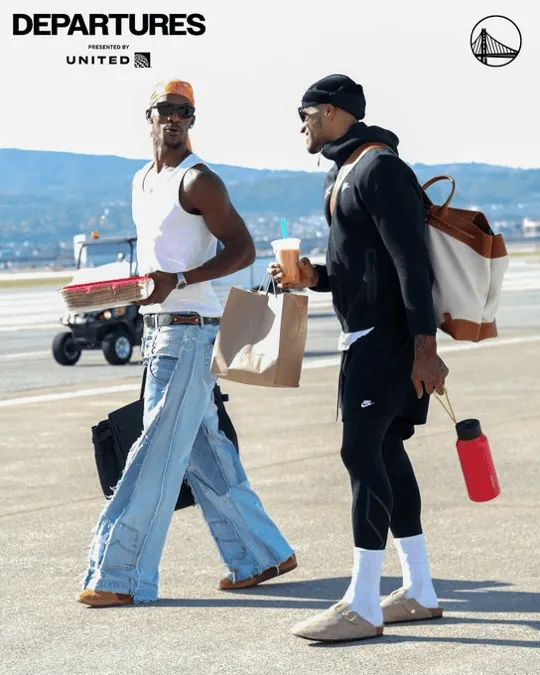 Warriors players boarding the plane: road trip