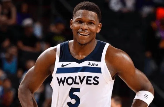 Edwards scores 21 points in a single quarter! 31 points in three quarters.