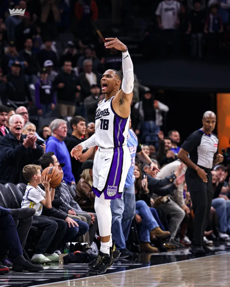 Kings official account: Let's wish Westbrook a happy birthday with an emoji!