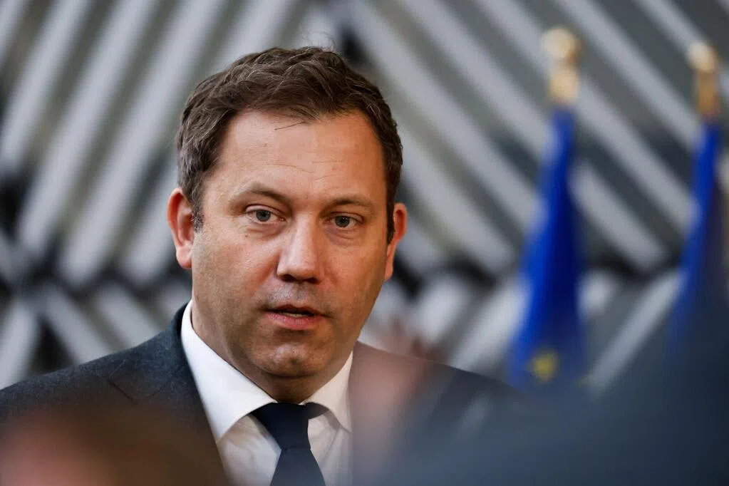 Germany accelerates de-risking by banning Chinese components.