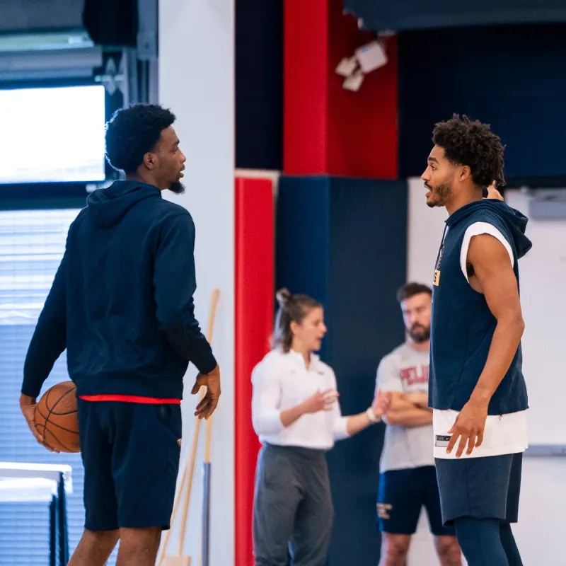 Can they stop the losing streak? Quinn and others prepare for the game against the Lakers the Pelicans' official account shares photos.