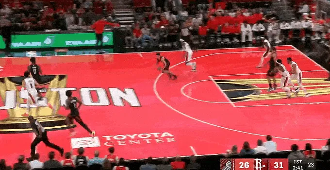 Durant made a difficult layup while lying in mid-air, putting the team ahead of the Trail Blazers.