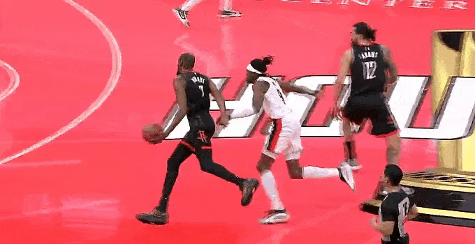 Durant has already scored 12 points in the first quarter.