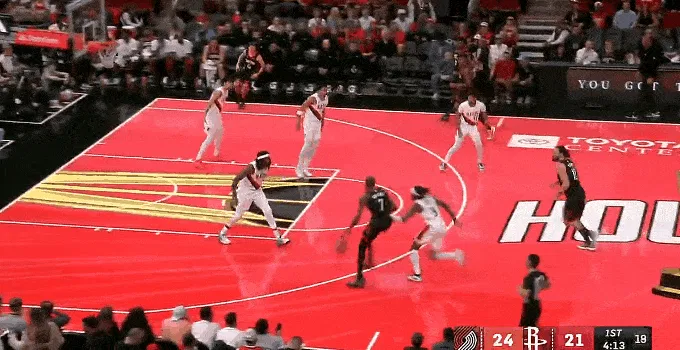 Durant has already scored 12 points in the first quarter.