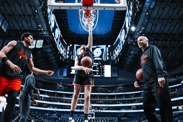 The Portland Trail Blazers' official account posted training photos of the players.