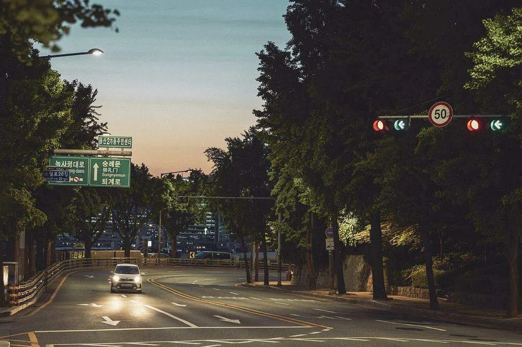 A major multi-vehicle collision on a Korean expressway resulted in two deaths and four injuries.