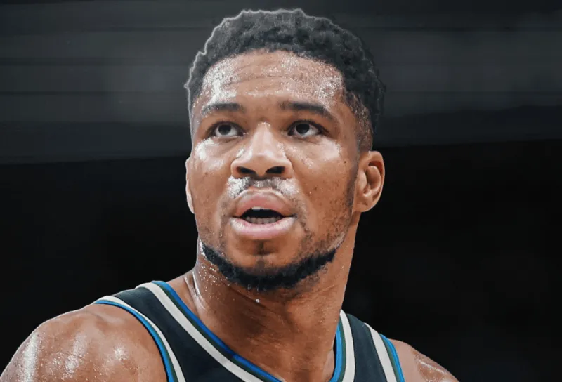 Giannis Antetokounmpo's streak of 20+ point games ended at 32.