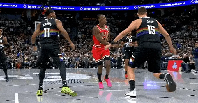 The Bulls are leading the Nuggets by 10 points again.