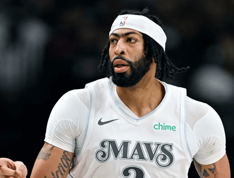 ESPN: The Mavericks will explore the possibility of trading Davis before the trade deadline.