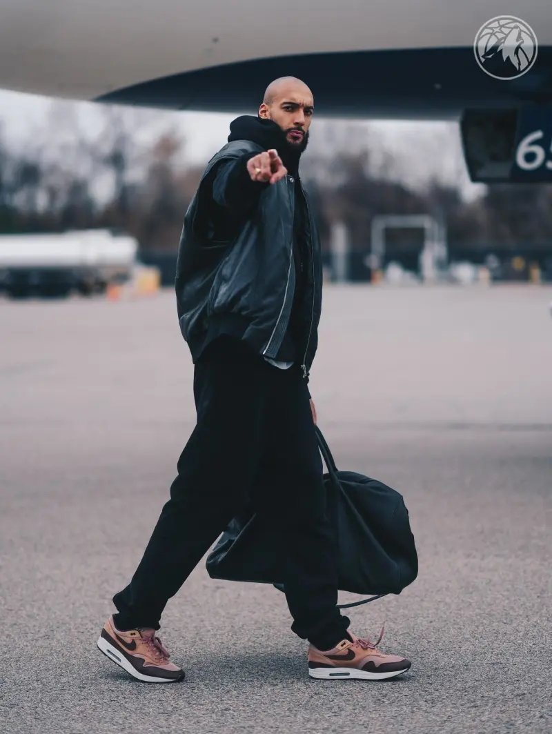 The Timberwolves' official account posted photos of players boarding the plane: See you in Phoenix!