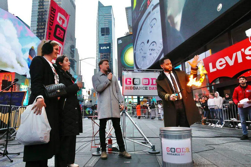 A brand-new New Year's Eve countdown crystal ball has been unveiled in Times Square, New York, to welcome the new year.