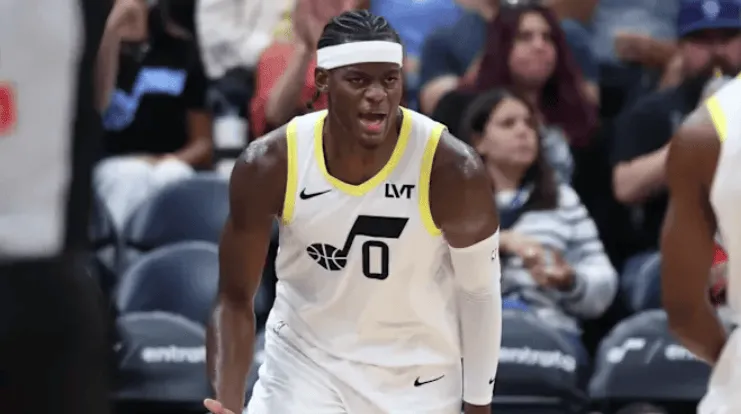 Scoring a season-high! Hendricks shot 6-of-10 from the field, finishing with 20 points, 5 rebounds, 1 assist, and 1 block.