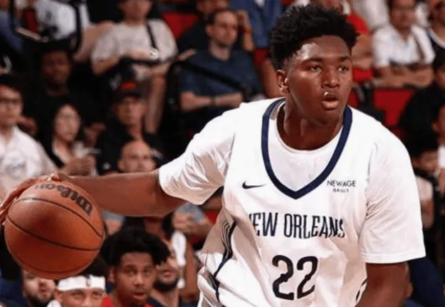 Quinn recorded 33 points, 10 rebounds, 10 assists, and 4 blocks, becoming the first rookie this year to achieve a triple-double.