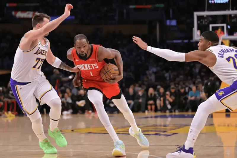 A decline! The Lakers had a 15-4 record before December, but so far in December, they have only managed 4 wins and 6 losses.