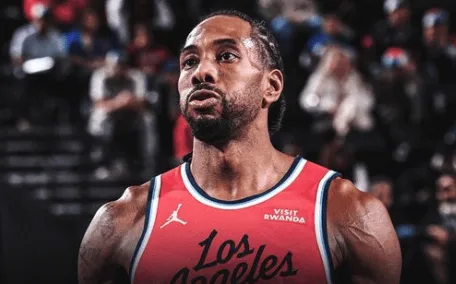 Leonard scored 45+ points for the second time this season, ranking second in the league, with only Stephen Curry's three such performances surpassing him.